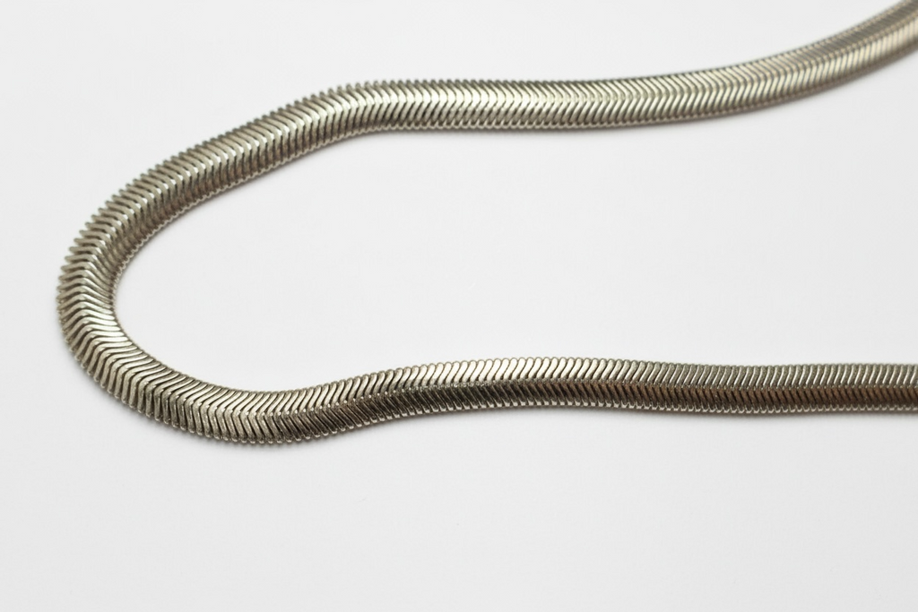 Schlangenkette im Fischgrätenmuster