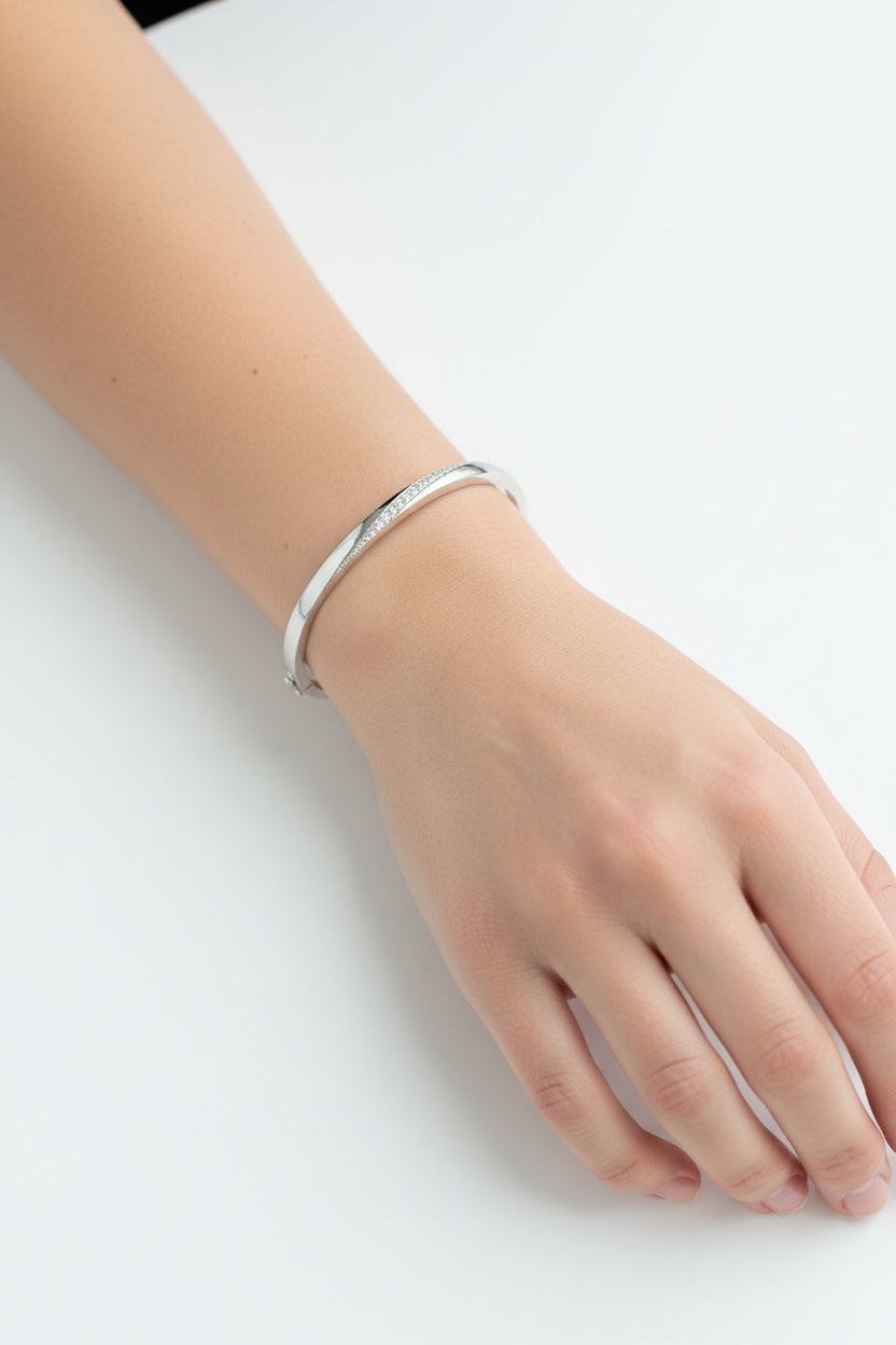 Hochglanzpolierter XL-Armreif mit Zirkonia